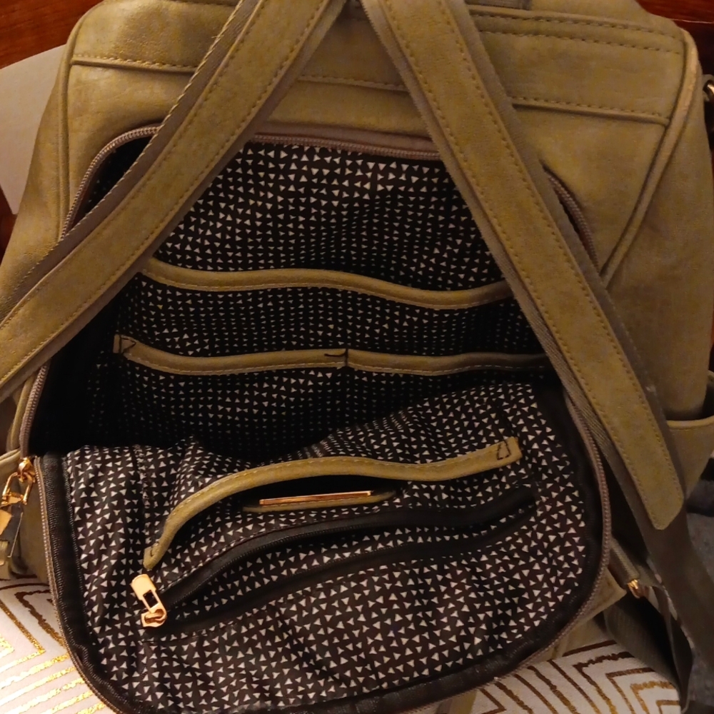 Medium back pack - Picture 2 of 5